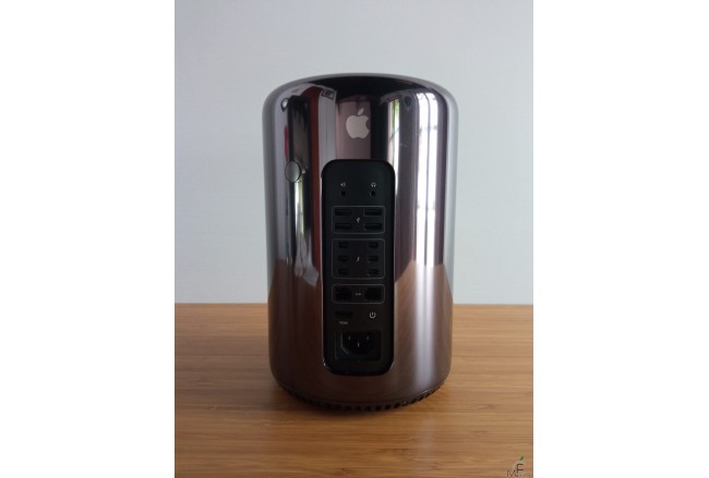 Mac Pro - Intel Xeon E5 3,0Ghz (8 núcleos) - 64GB RAM - SSD 1TB - FirePro D700 6GB
