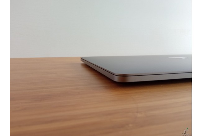MacBook Pro 15 con Touch Bar i7 2,6Ghz (6 núcleos) - 32GB RAM - SSD 512GB - Radeon Pro 560X con 4 GB