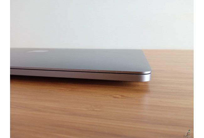 MacBook Pro 15 con Touch Bar i7 2,6Ghz (6 núcleos) - 32GB RAM - SSD 512GB - Radeon Pro 560X con 4 GB