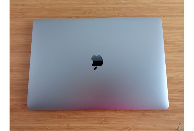 MacBook Pro 15 con Touch Bar i7 2,6Ghz (6 núcleos) - 32GB RAM - SSD 512GB - Radeon Pro 560X con 4 GB