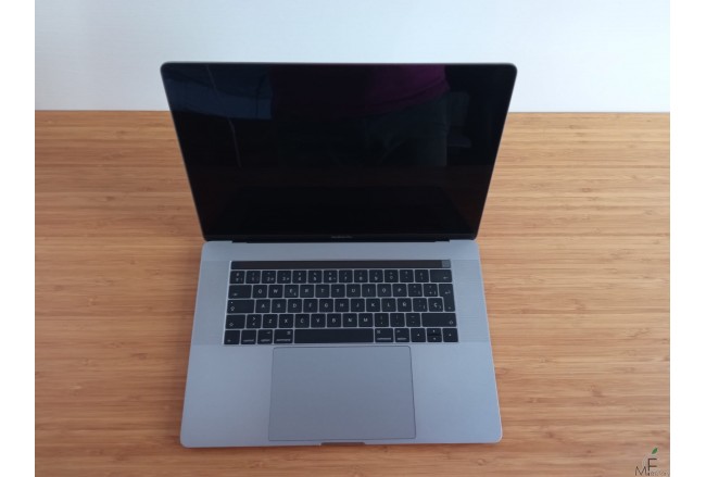 MacBook Pro 15 Touch Bar i7 2,6Ghz (6 núcleos) - 32GB RAM - SSD 512GB - Radeon Pro 560X con 4GB