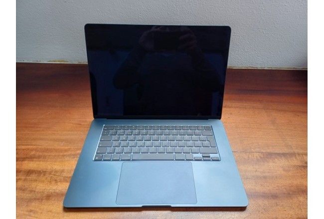 MacBook Air 15" - Chip M4 - 16GB RAM...